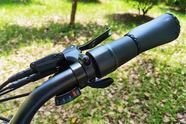 Dirwin Pioneer Plus Fat Tire Electric Bike handle bar view right side
